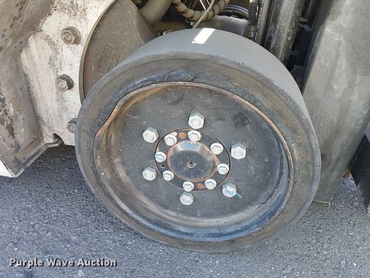 image for item EE4988 2017 UniCarriers CFS40 forklift