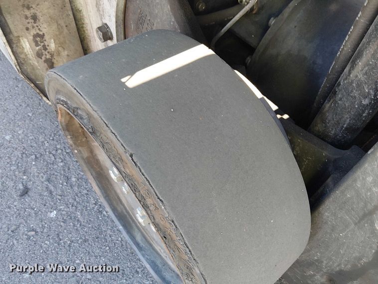 image for item EE4988 2017 UniCarriers CFS40 forklift