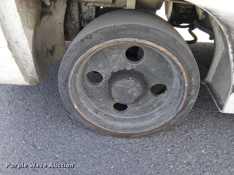 image for item EE4988 2017 UniCarriers CFS40 forklift