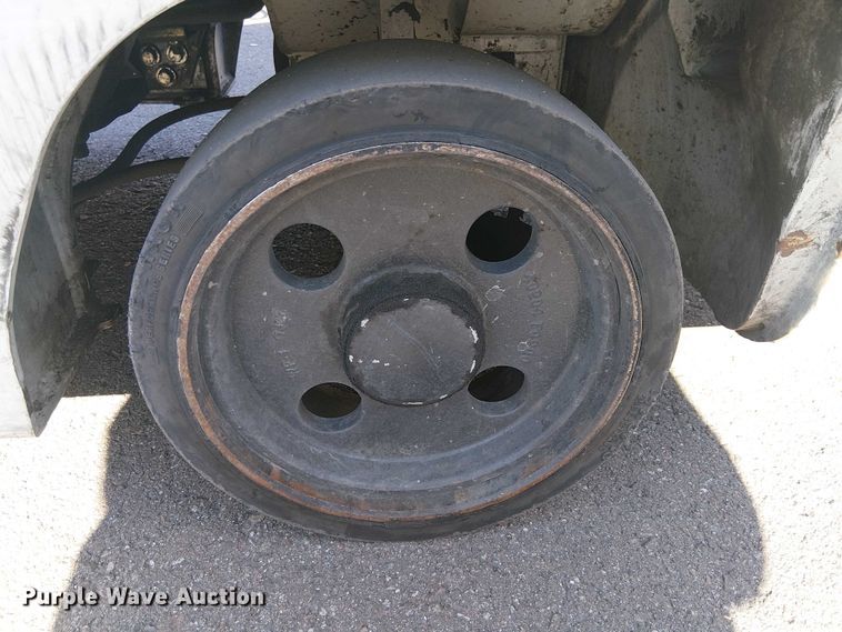 image for item EE4988 2017 UniCarriers CFS40 forklift