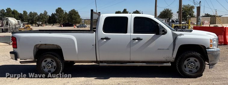 image for item EF6140 2011 Chevrolet Silverado 2500HD Crew Cab pickup truck