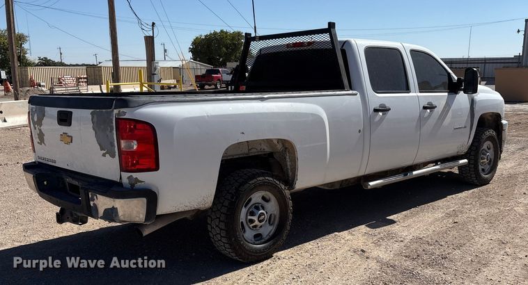 image for item EF6140 2011 Chevrolet Silverado 2500HD Crew Cab pickup truck