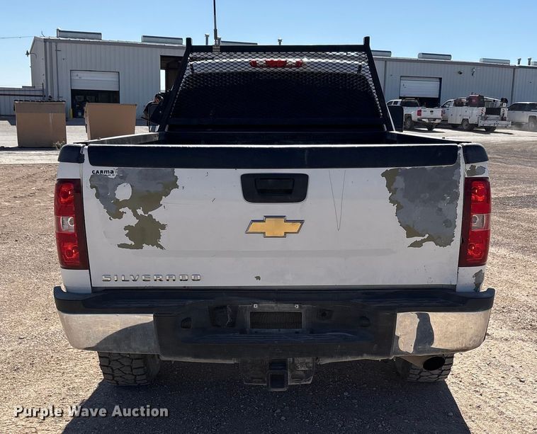 image for item EF6140 2011 Chevrolet Silverado 2500HD Crew Cab pickup truck
