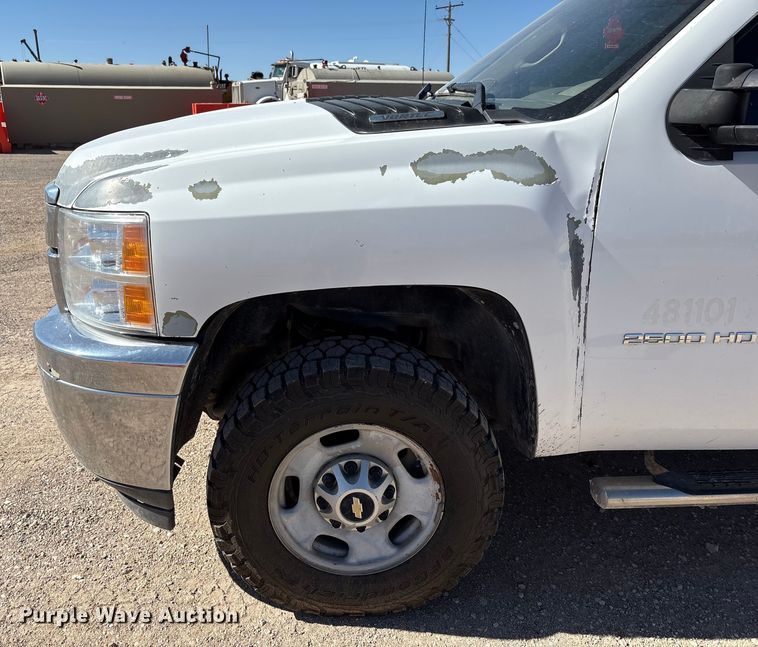 image for item EF6140 2011 Chevrolet Silverado 2500HD Crew Cab pickup truck