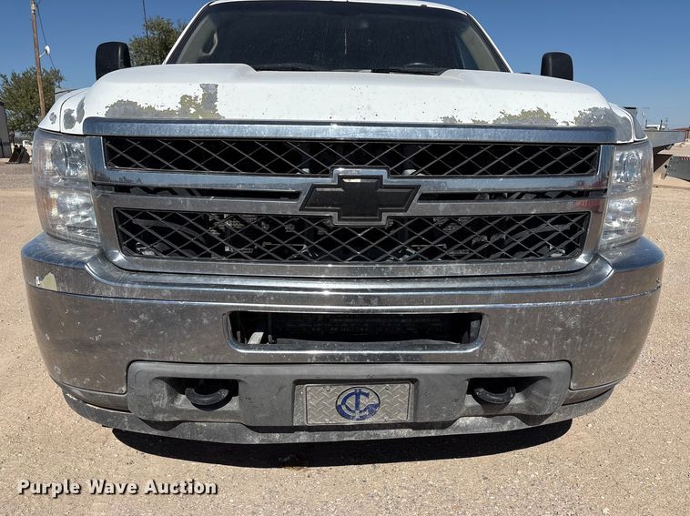 image for item EF6140 2011 Chevrolet Silverado 2500HD Crew Cab pickup truck