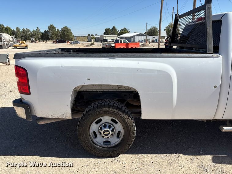 image for item EF6140 2011 Chevrolet Silverado 2500HD Crew Cab pickup truck