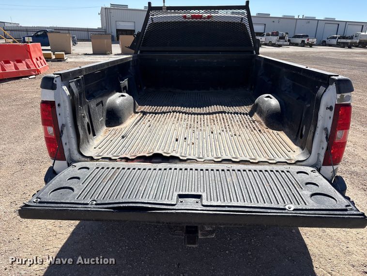 image for item EF6140 2011 Chevrolet Silverado 2500HD Crew Cab pickup truck