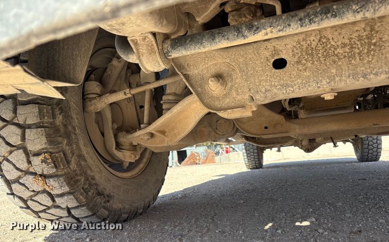 image for item EF6140 2011 Chevrolet Silverado 2500HD Crew Cab pickup truck