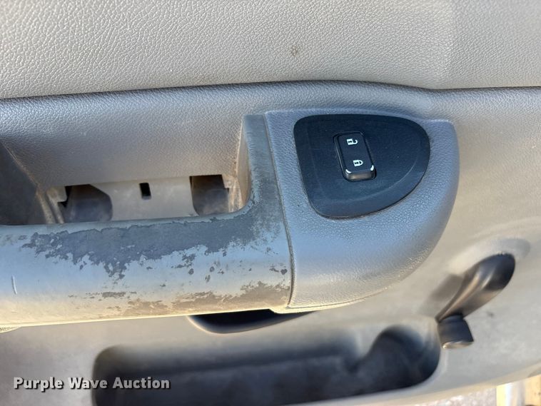 image for item EF6140 2011 Chevrolet Silverado 2500HD Crew Cab pickup truck