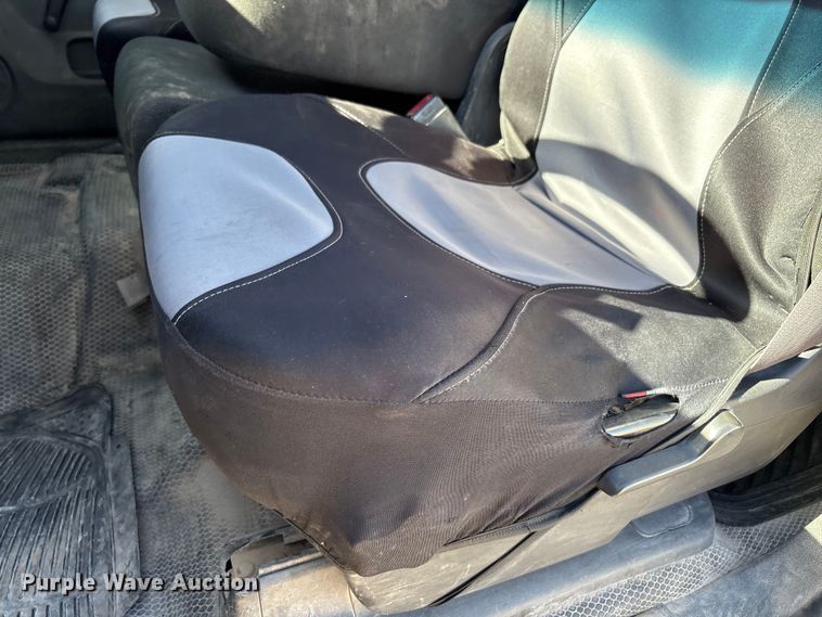 image for item EF6140 2011 Chevrolet Silverado 2500HD Crew Cab pickup truck