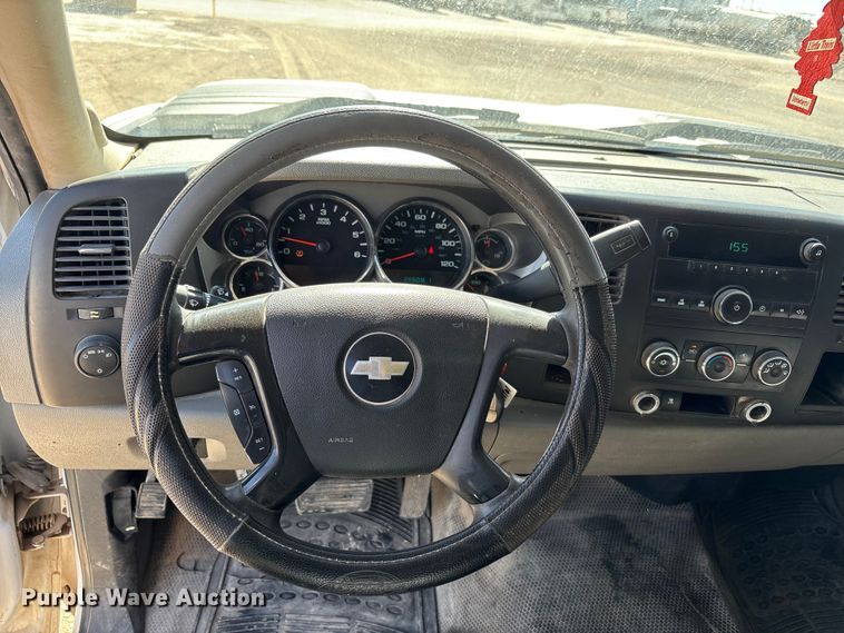 image for item EF6140 2011 Chevrolet Silverado 2500HD Crew Cab pickup truck