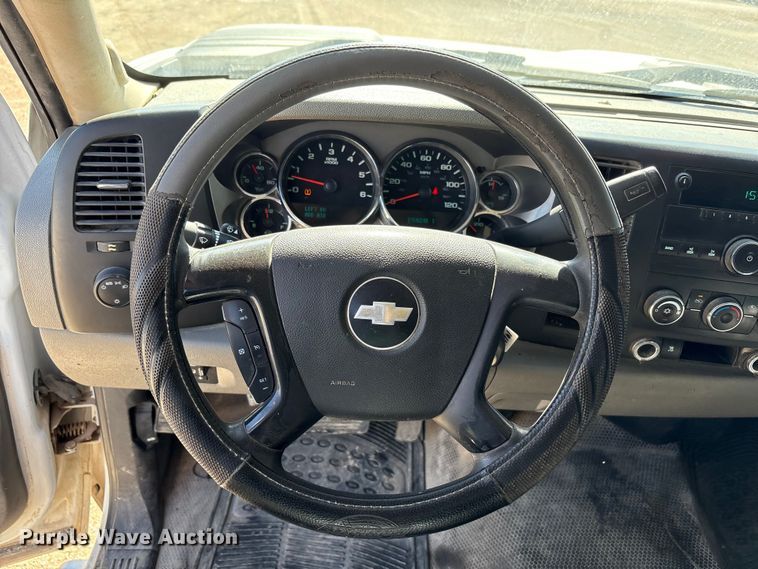 image for item EF6140 2011 Chevrolet Silverado 2500HD Crew Cab pickup truck