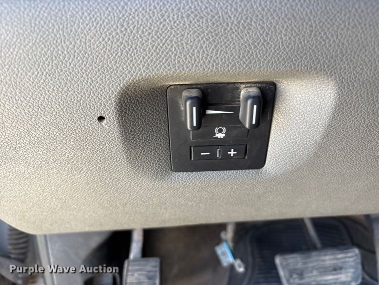 image for item EF6140 2011 Chevrolet Silverado 2500HD Crew Cab pickup truck