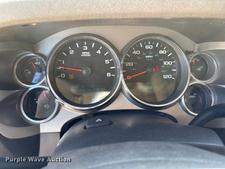 image for item EF6140 2011 Chevrolet Silverado 2500HD Crew Cab pickup truck