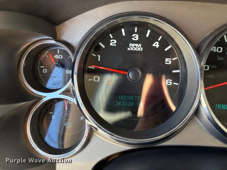 image for item EF6140 2011 Chevrolet Silverado 2500HD Crew Cab pickup truck