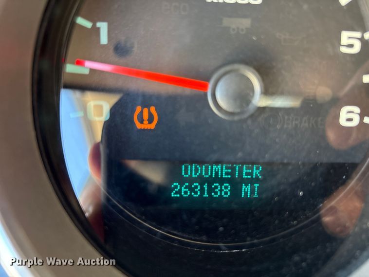 image for item EF6140 2011 Chevrolet Silverado 2500HD Crew Cab pickup truck