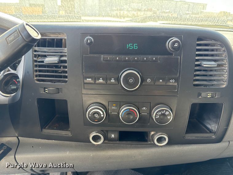 image for item EF6140 2011 Chevrolet Silverado 2500HD Crew Cab pickup truck