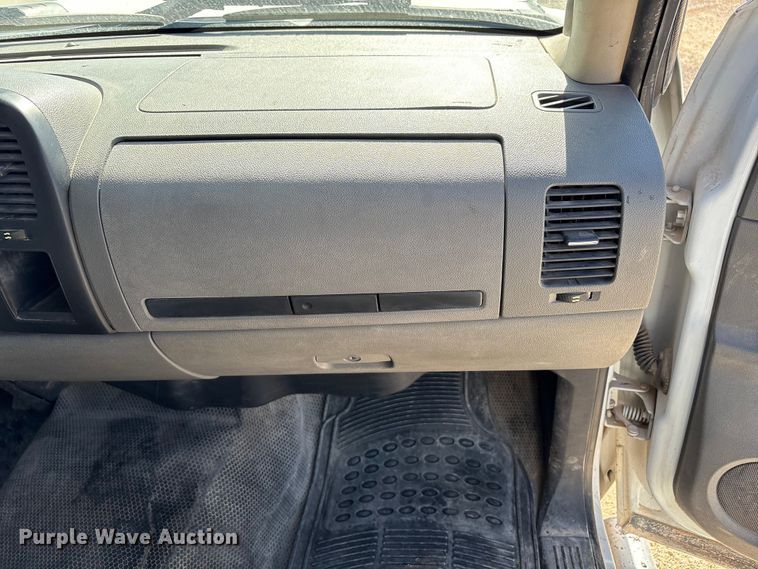 image for item EF6140 2011 Chevrolet Silverado 2500HD Crew Cab pickup truck