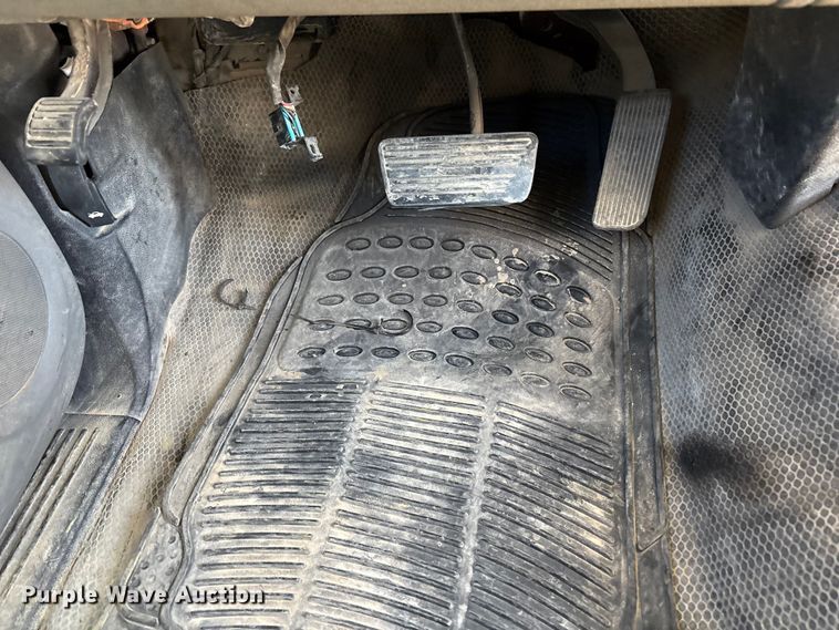 image for item EF6140 2011 Chevrolet Silverado 2500HD Crew Cab pickup truck