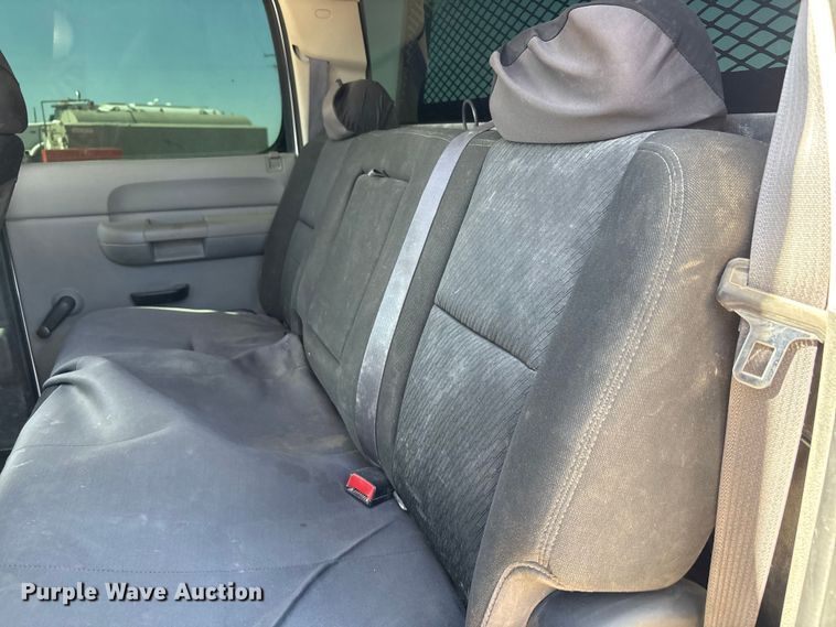 image for item EF6140 2011 Chevrolet Silverado 2500HD Crew Cab pickup truck