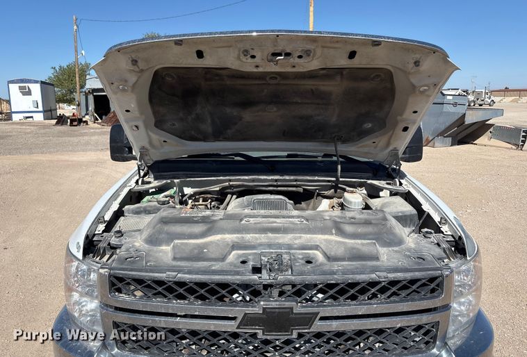 image for item EF6140 2011 Chevrolet Silverado 2500HD Crew Cab pickup truck