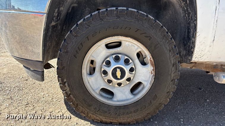 image for item EF6140 2011 Chevrolet Silverado 2500HD Crew Cab pickup truck