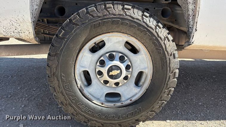 image for item EF6140 2011 Chevrolet Silverado 2500HD Crew Cab pickup truck