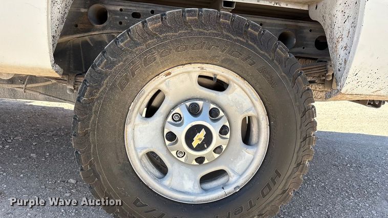 image for item EF6140 2011 Chevrolet Silverado 2500HD Crew Cab pickup truck