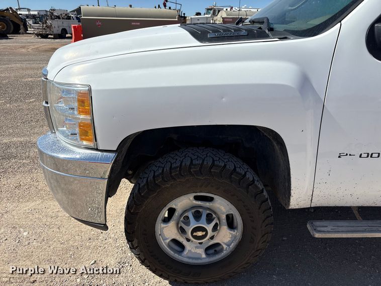 image for item EF6141 2013 Chevrolet Silverado 2500HD Crew Cab pickup truck