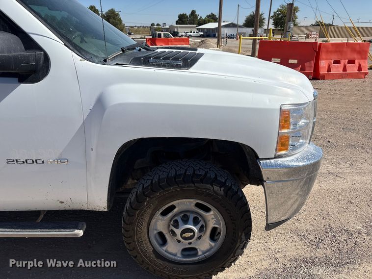 image for item EF6141 2013 Chevrolet Silverado 2500HD Crew Cab pickup truck