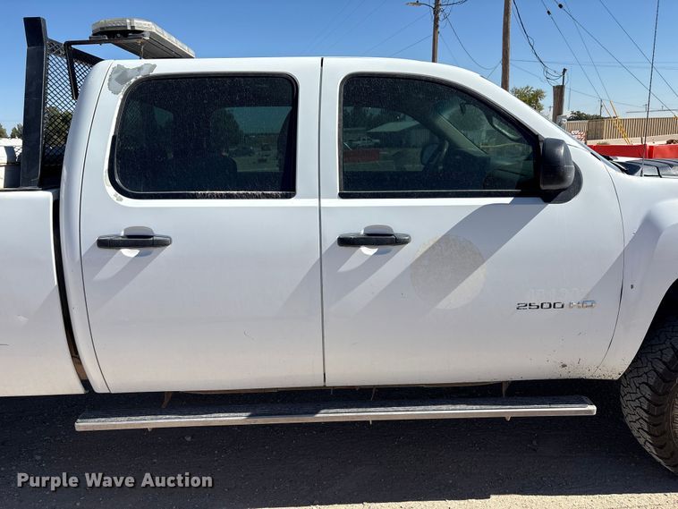 image for item EF6141 2013 Chevrolet Silverado 2500HD Crew Cab pickup truck