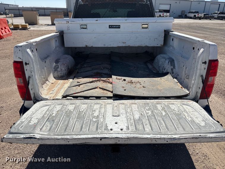 image for item EF6141 2013 Chevrolet Silverado 2500HD Crew Cab pickup truck