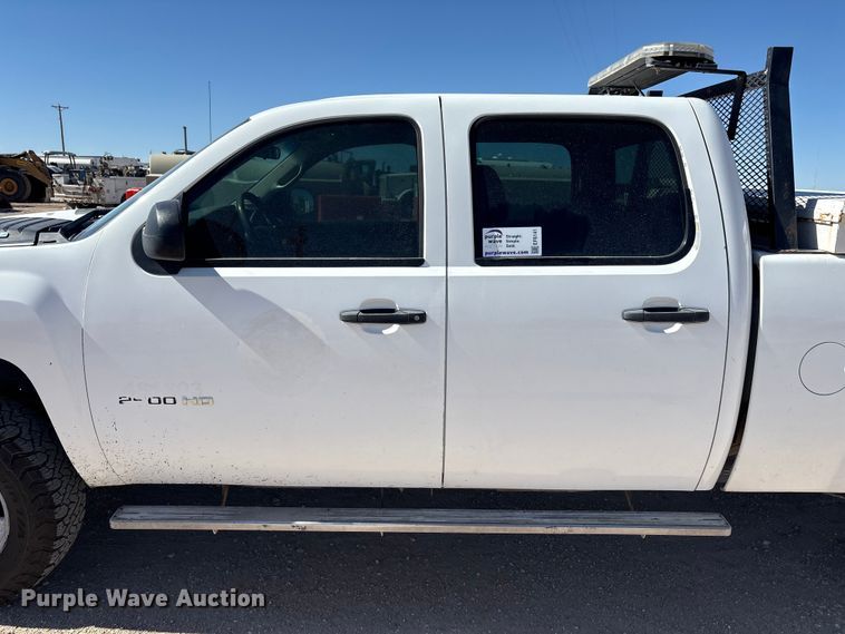 image for item EF6141 2013 Chevrolet Silverado 2500HD Crew Cab pickup truck