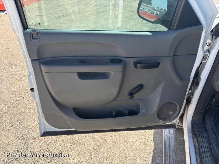 image for item EF6141 2013 Chevrolet Silverado 2500HD Crew Cab pickup truck