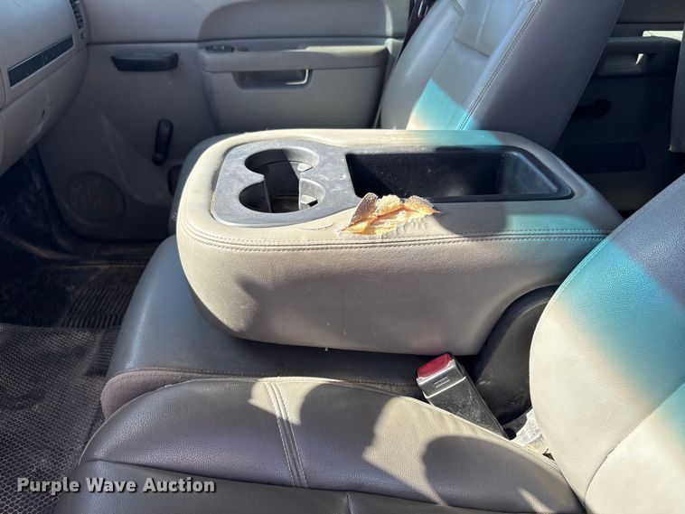 image for item EF6141 2013 Chevrolet Silverado 2500HD Crew Cab pickup truck