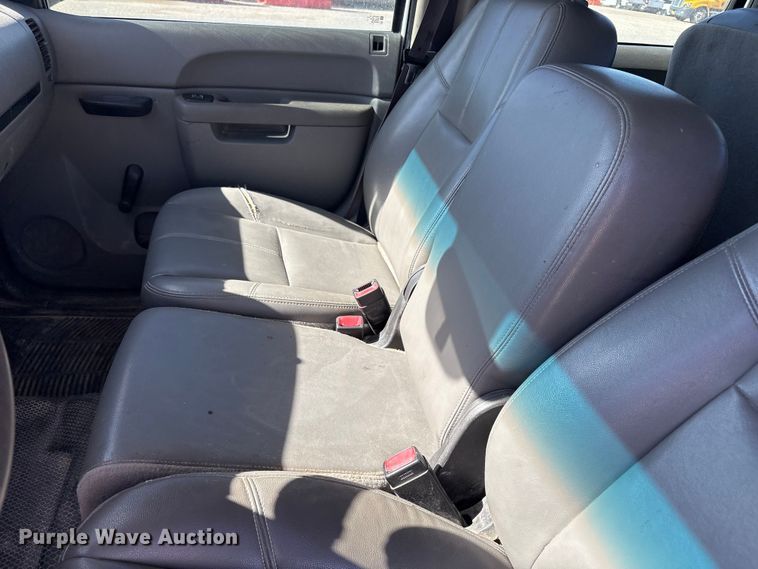 image for item EF6141 2013 Chevrolet Silverado 2500HD Crew Cab pickup truck