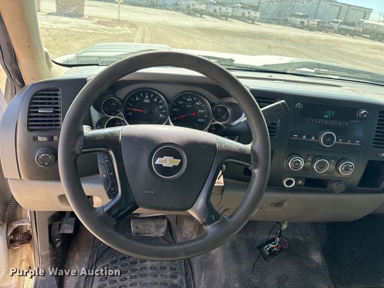 image for item EF6141 2013 Chevrolet Silverado 2500HD Crew Cab pickup truck