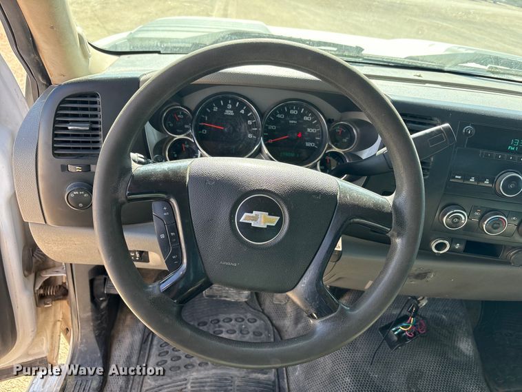 image for item EF6141 2013 Chevrolet Silverado 2500HD Crew Cab pickup truck