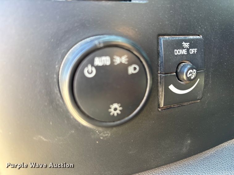 image for item EF6141 2013 Chevrolet Silverado 2500HD Crew Cab pickup truck