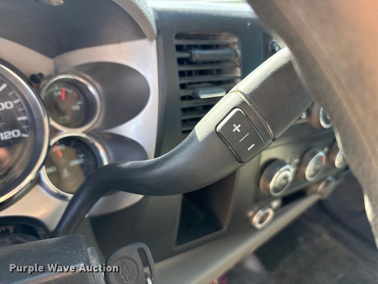 image for item EF6141 2013 Chevrolet Silverado 2500HD Crew Cab pickup truck