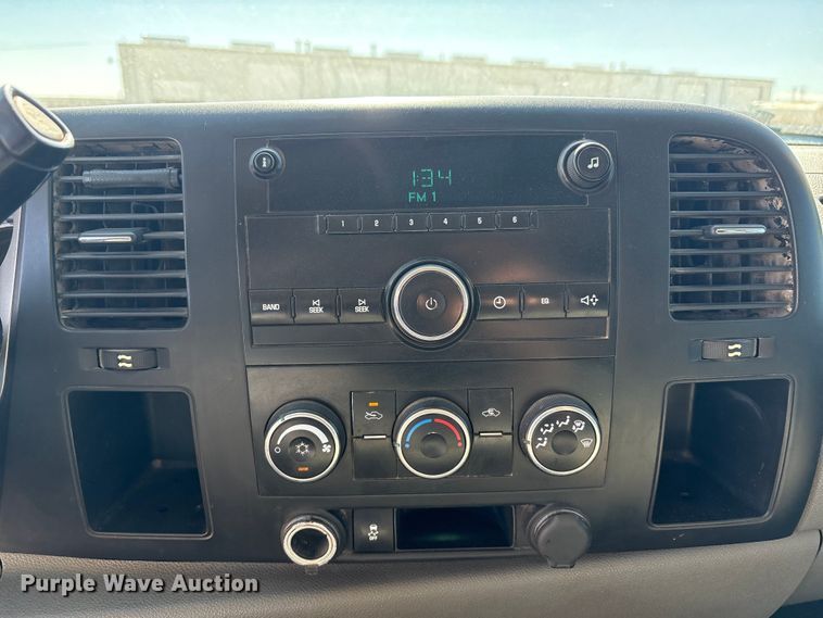 image for item EF6141 2013 Chevrolet Silverado 2500HD Crew Cab pickup truck