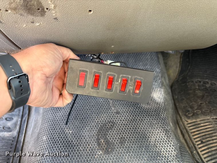 image for item EF6141 2013 Chevrolet Silverado 2500HD Crew Cab pickup truck