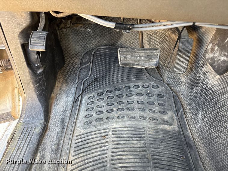 image for item EF6141 2013 Chevrolet Silverado 2500HD Crew Cab pickup truck