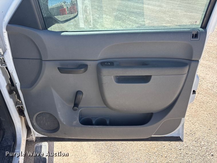 image for item EF6141 2013 Chevrolet Silverado 2500HD Crew Cab pickup truck