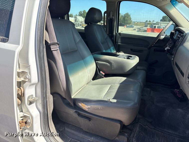 image for item EF6141 2013 Chevrolet Silverado 2500HD Crew Cab pickup truck