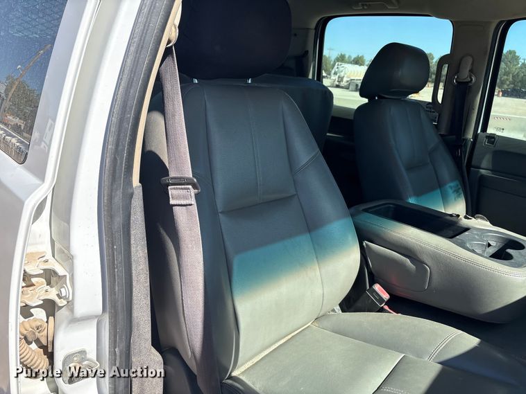 image for item EF6141 2013 Chevrolet Silverado 2500HD Crew Cab pickup truck