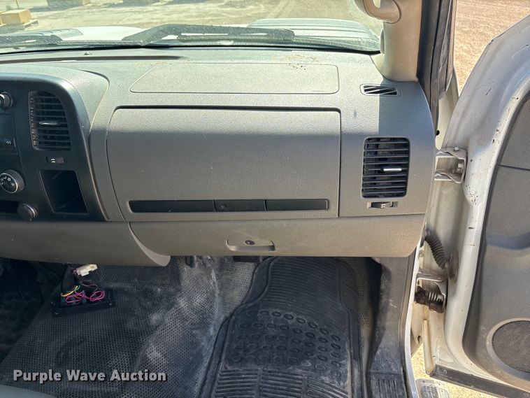 image for item EF6141 2013 Chevrolet Silverado 2500HD Crew Cab pickup truck