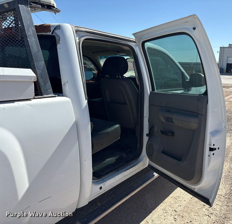 image for item EF6141 2013 Chevrolet Silverado 2500HD Crew Cab pickup truck