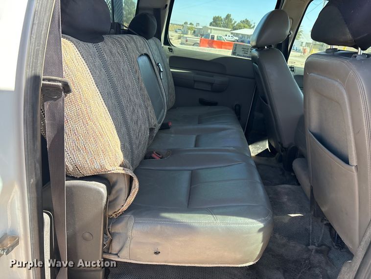 image for item EF6141 2013 Chevrolet Silverado 2500HD Crew Cab pickup truck