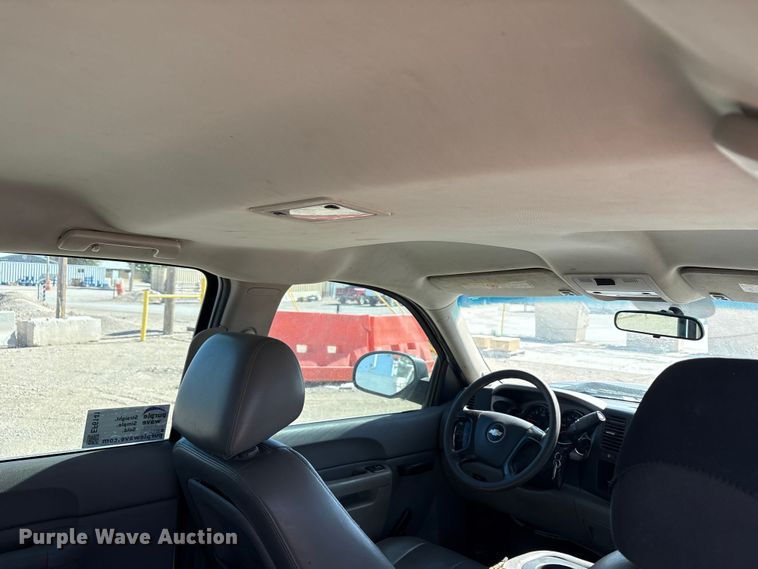 image for item EF6141 2013 Chevrolet Silverado 2500HD Crew Cab pickup truck